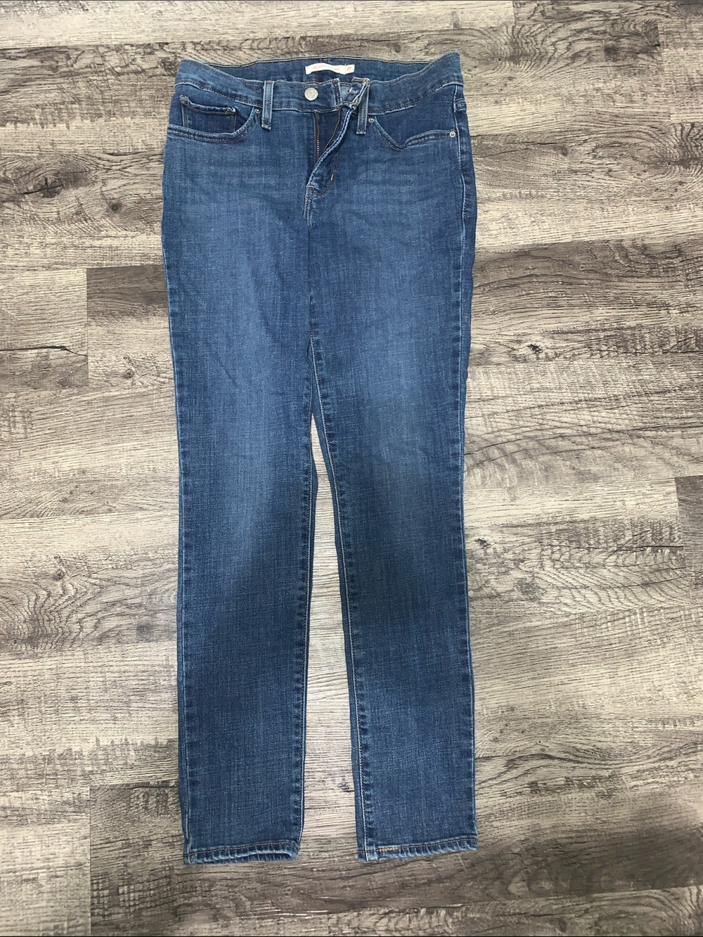 Levi’s Shaping Skinny Jeans - Women’s size 27